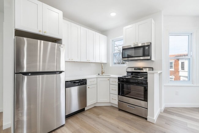 Building Photo - 5758 Spruce St