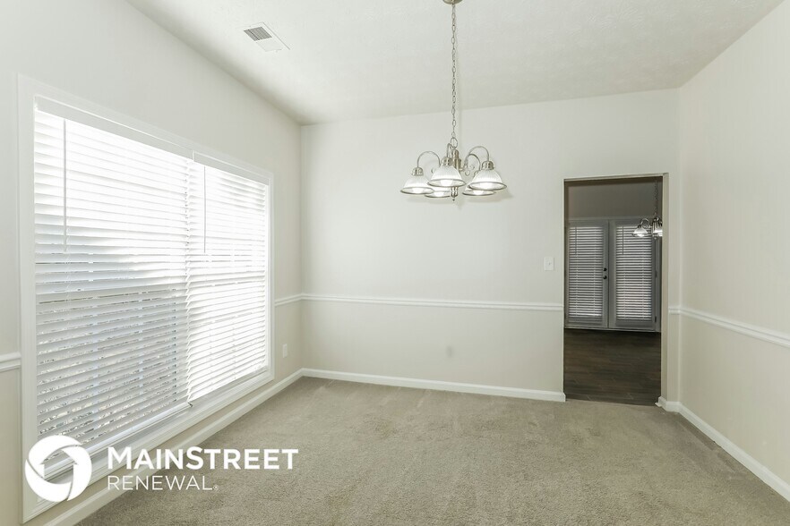 Building Photo - 241 Winthrop Ln