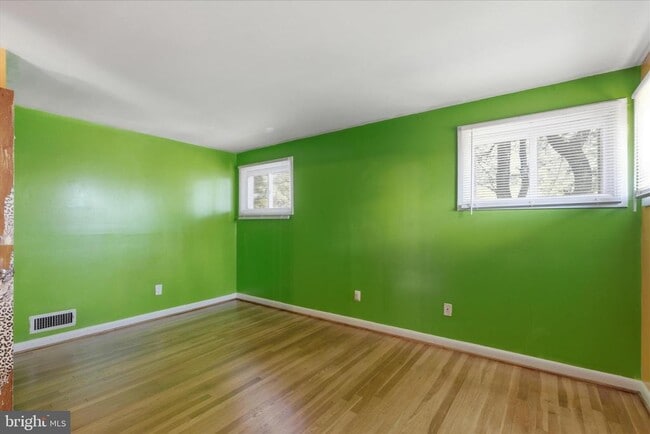 Building Photo - 2423 Harwood Rd