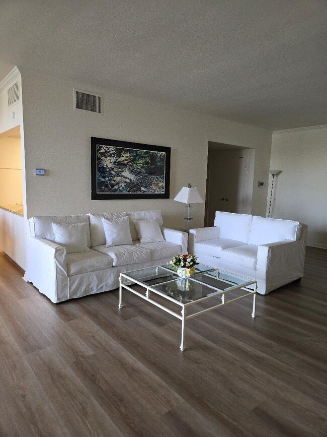 Building Photo - 899 Island Dr