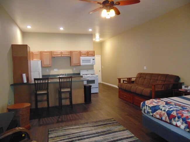 Building Photo - Orchid Manor Condo Studio w/Full kitchen + Enclosed lanai