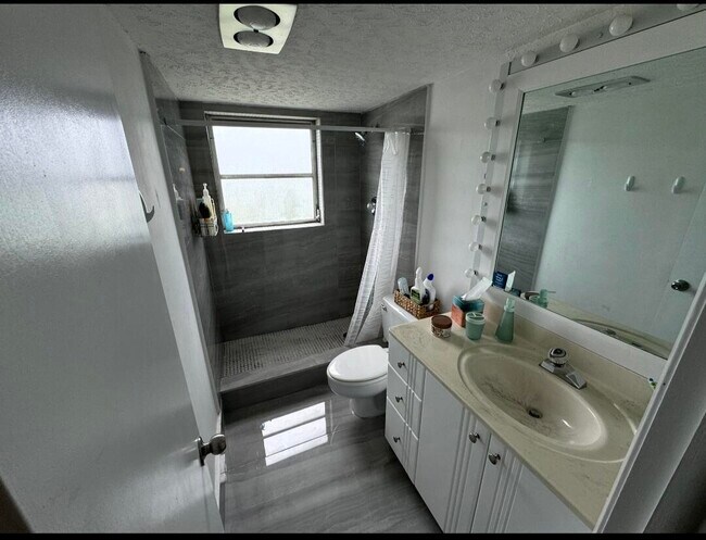Building Photo - 3090 N Course Dr