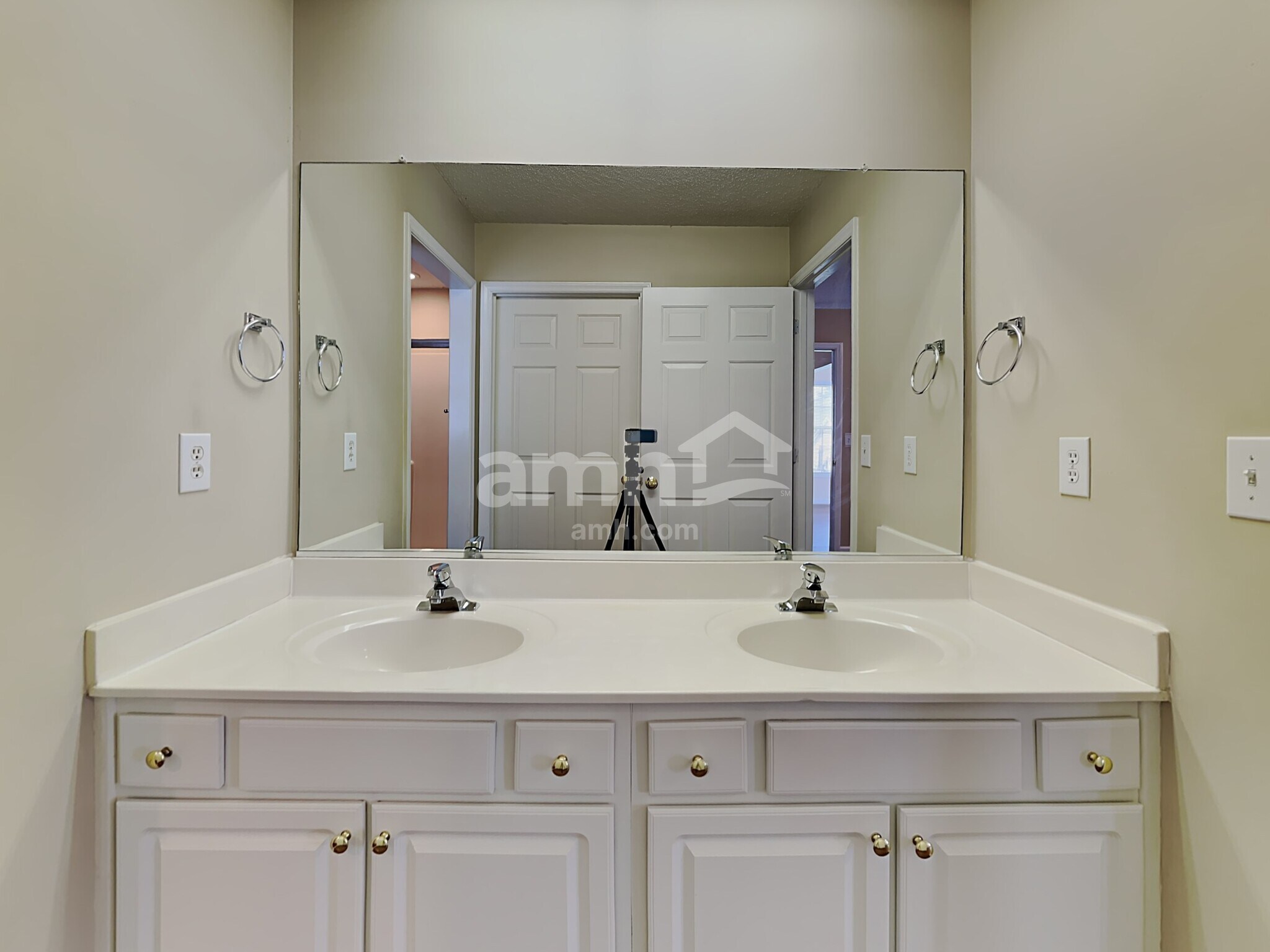 Building Photo - 100 Tudor Downs Rd