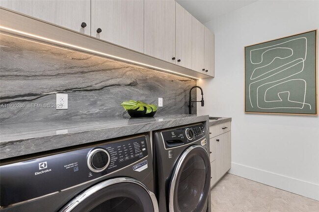 Building Photo - 4024 Bonita Ave