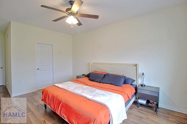 Building Photo - 452 Huntington Dr