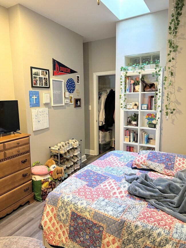 Building Photo - 2221 Jane St