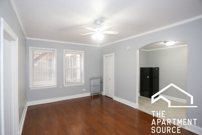 Building Photo - 6930 N Greenview Ave