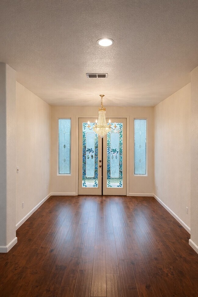 Building Photo - 632 Fisher Cir