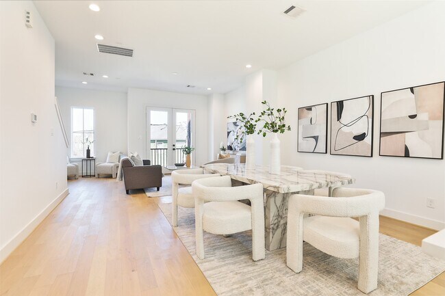 Building Photo - 1018A W 15th 1/2 St