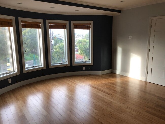 Building Photo - COMING SOON!  Beautiful 3 br/2ba -2  Levels, Private Deck, Panoramic Views, Garage Parking, Washe...