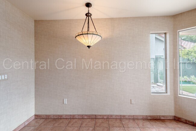 Building Photo - 4 Bedroom/2.5 Bath Home with Paid Solar an...