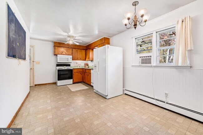 Building Photo - 16811 Ridge Rd