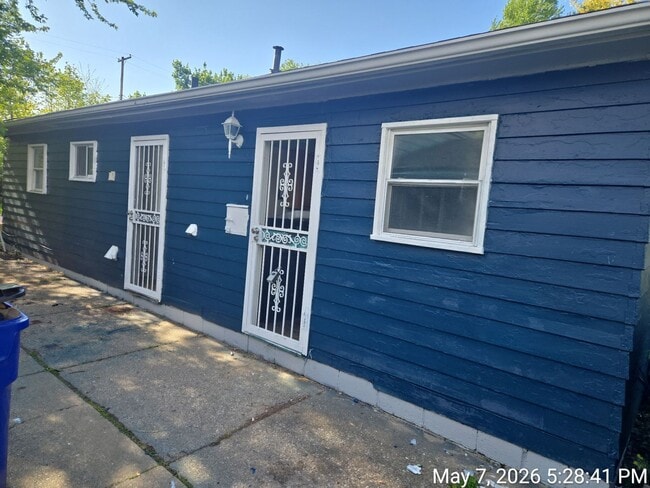 Building Photo - 3784 E 142nd St