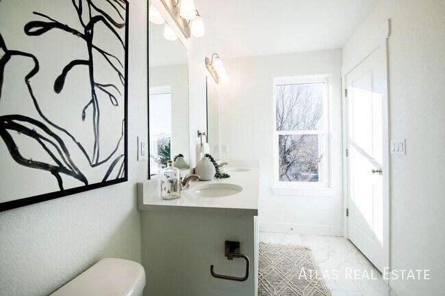 Building Photo - 3645 Verde Dr