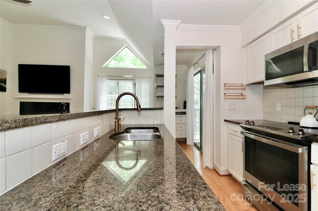 Building Photo - 2508 Cranbrook Ln