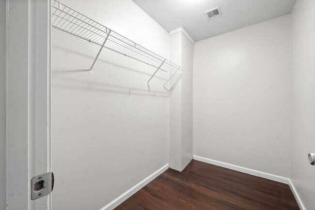 Building Photo - 2845 Teakwood Dr