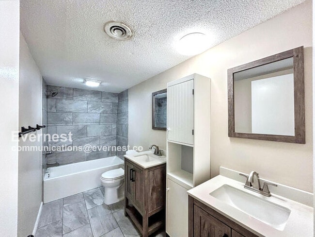 Building Photo - 6563 Poplar Woods Cir S