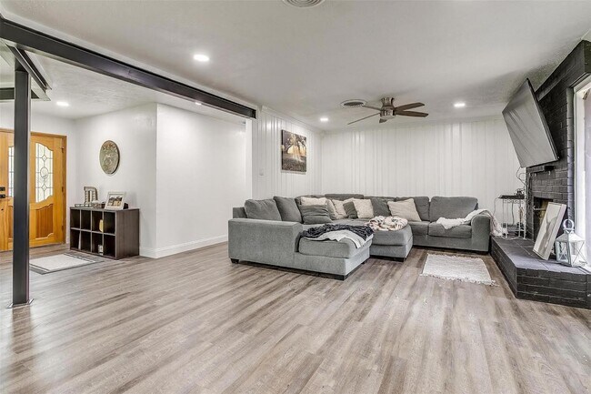 Building Photo - 8328 Tucson Trl