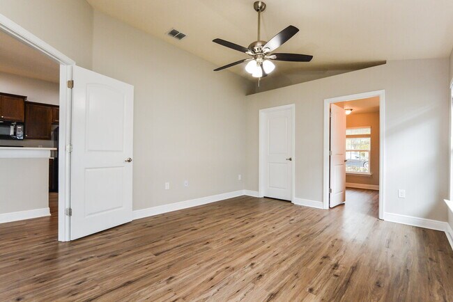 Building Photo - 1019 Longville Cir