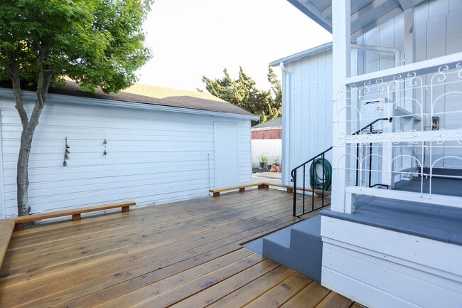 Building Photo - Remodeled 3bed 2 bath Single Family home