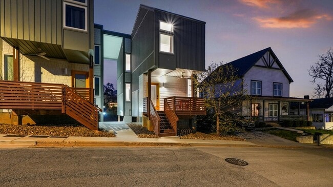 Building Photo - 207 Old Mountain Rd