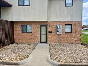 Building Photo - 2 Bedroom | 2 Bathroom | Apartment