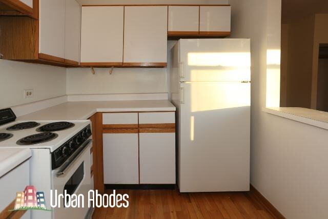 Building Photo - 634 W Barry Ave