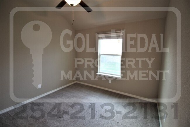 Building Photo - Charming 3-bed, 2-bath home now available ...