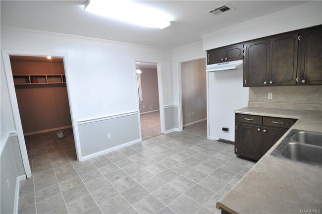 Building Photo - 334 Dee Dr