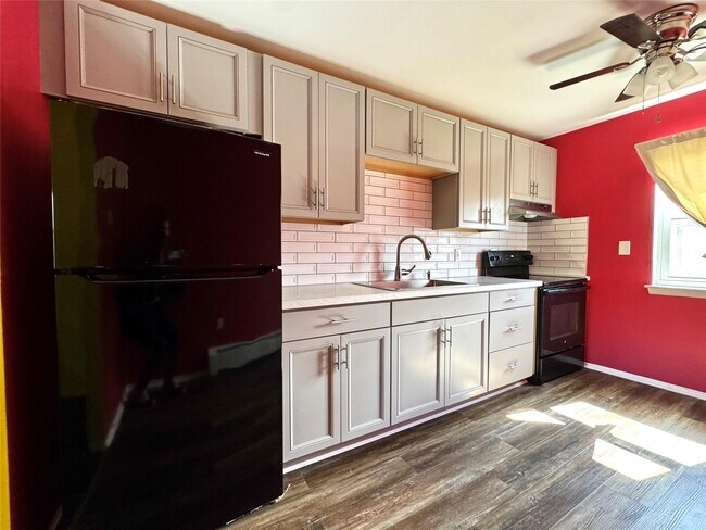 Building Photo - 250 Beechwood Ave