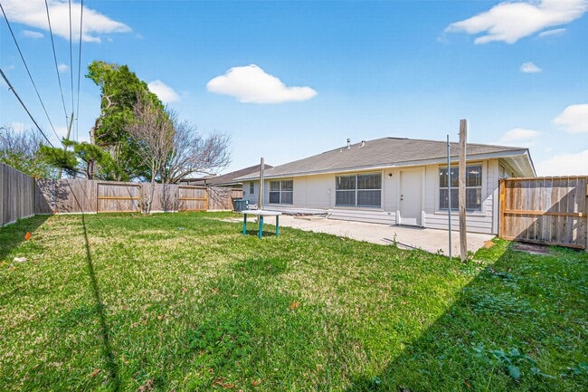 Building Photo - 11002 Bradford Way Dr