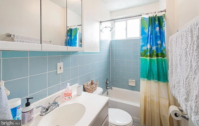 Building Photo - Spacious 4BR Home Steps from Frankford Ave | Private Patio + Tons of Natural Light