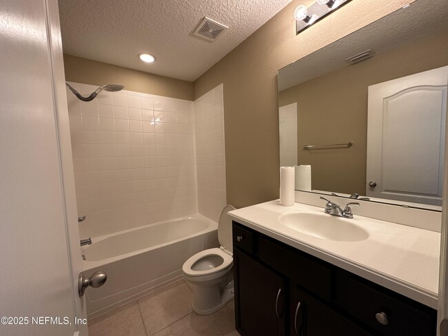 Building Photo - 4578 Silverthorn Dr