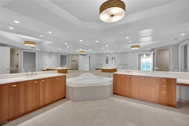 Building Photo - 2777 Paradise Rd