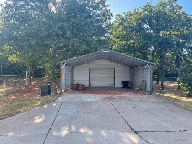 Building Photo - 3 bedroom 2 bath Mobile home newly updated...