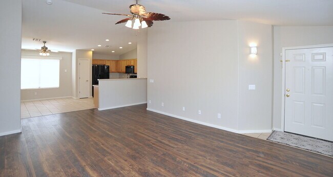 Building Photo - Large 1/4 Acre Lot w/NO CARPET