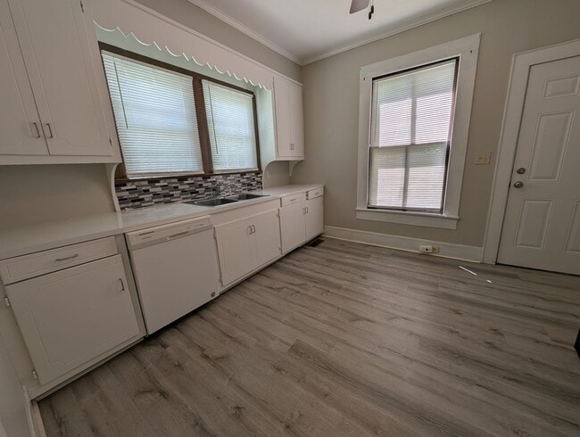 Building Photo - Downtown Concord Duplex Available Now