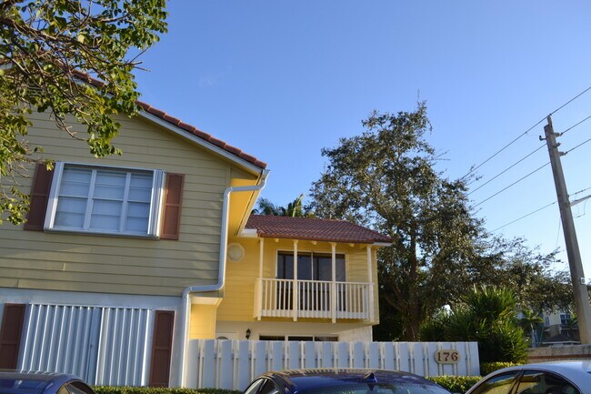 Building Photo - 176 Seabreeze Cir