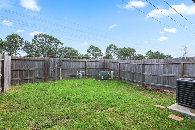 Building Photo - 7325 Hinsdale Dr