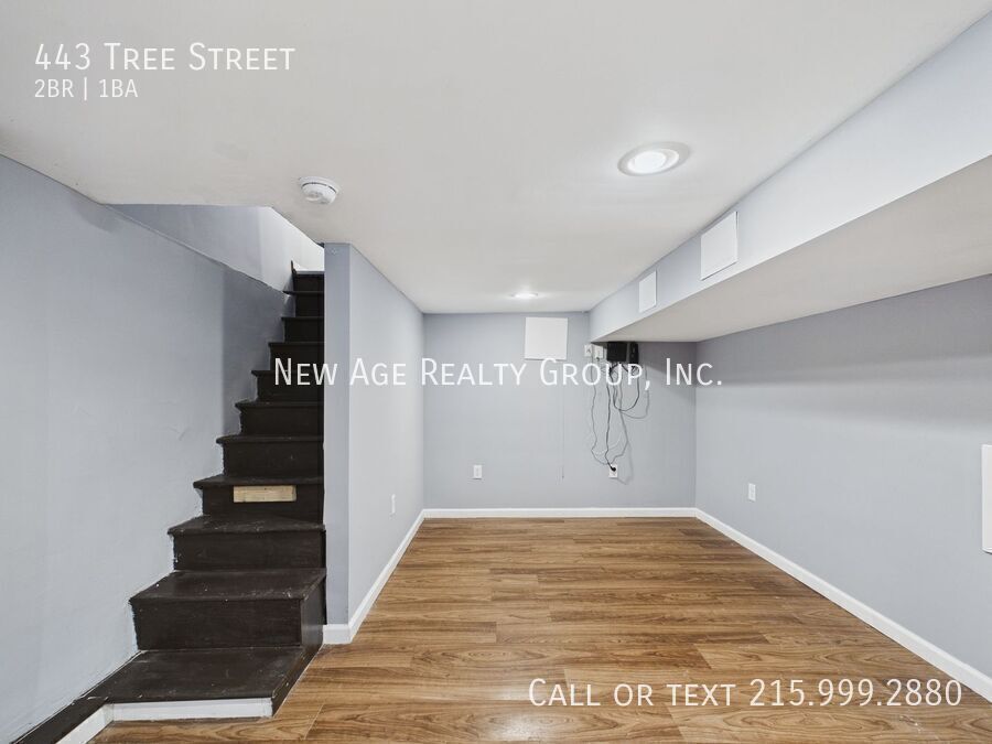 Building Photo - 443 Tree St