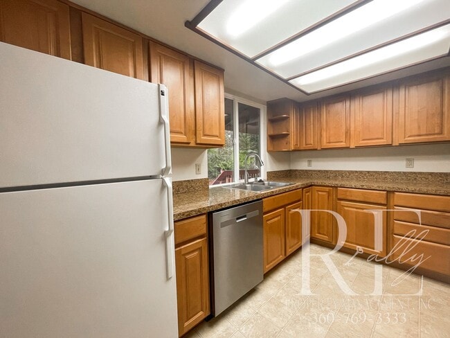 Building Photo - Spacious Duplex with Covered Porches & Garage