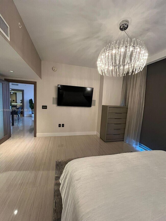 Building Photo - 200 Biscayne Blvd Way