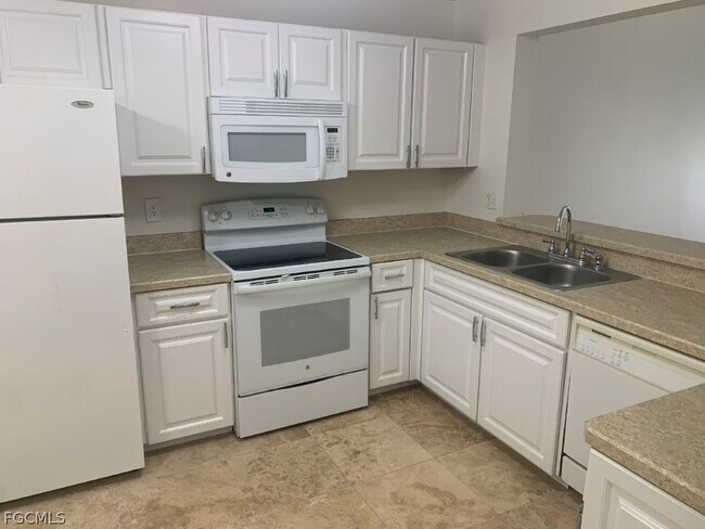 Building Photo - 600 Squire Cir