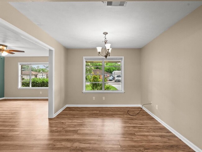 Building Photo - 8014 Dellanera Rd