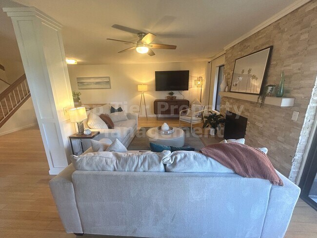 Building Photo - **Beautiful, Fully-Furnished 2 bed / 2.5 bath Townhome in Coastal Carlsbad - Available NOW**