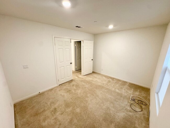 Building Photo - Beautiful 3 bedroom plus bonus room Home