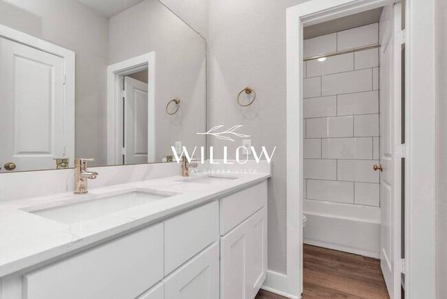 Building Photo - Spacious 4-Bedroom Home – 6 Weeks FREE Rent!