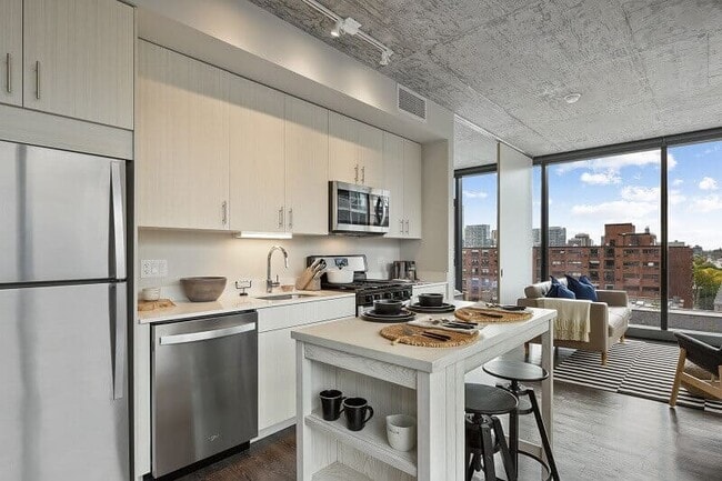 Building Photo - 700 S Clark St