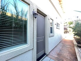 Building Photo - 2585 Cipriani