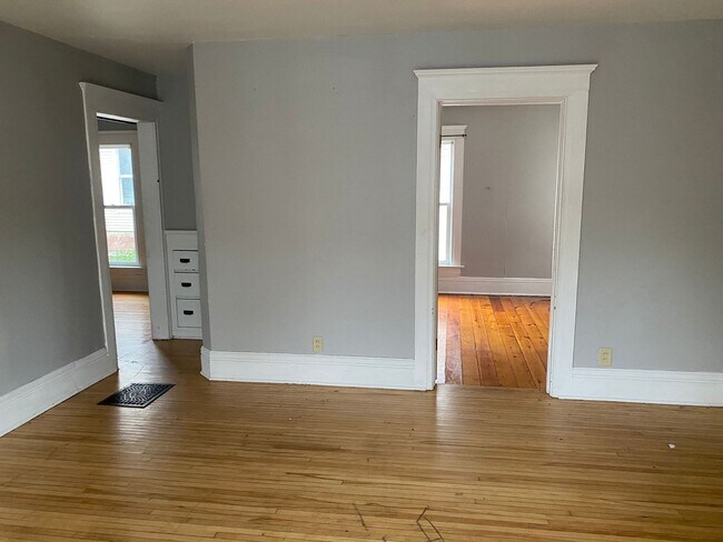 Building Photo - 685 Franklin St